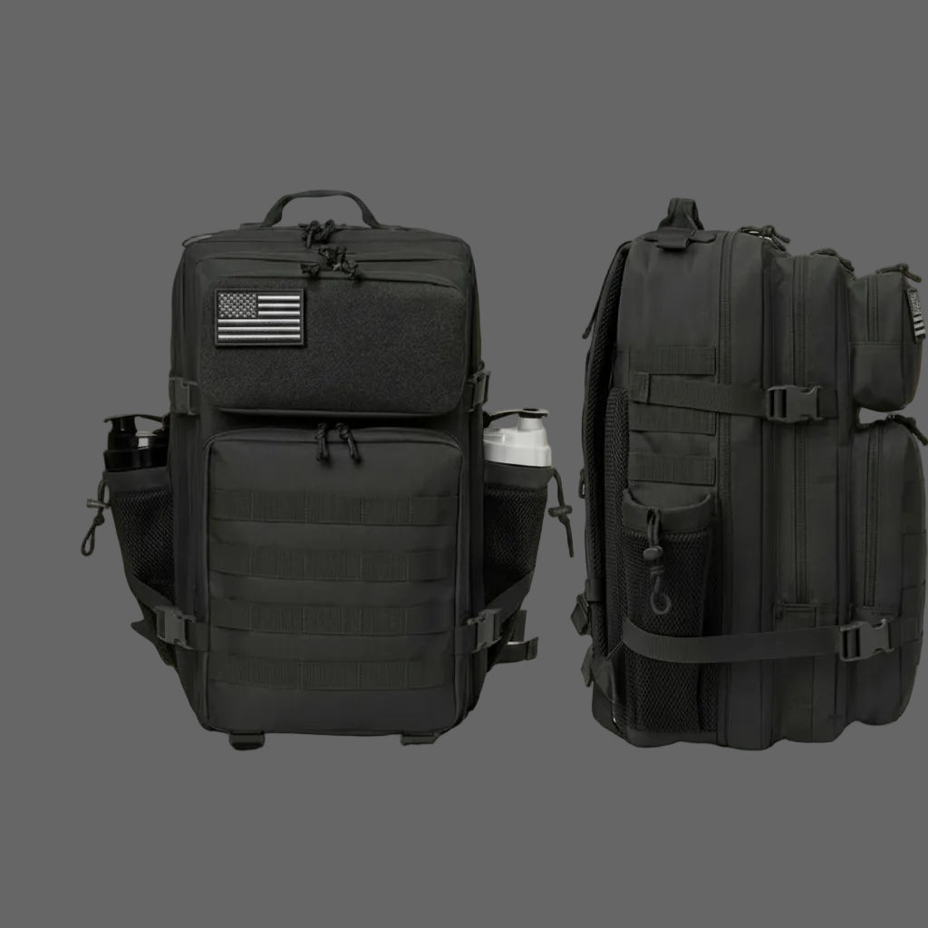 To sorter, rektangulære Taktiske Rygsække – 45L med Molle-stropper og amerikansk flag, set forfra og fra siden.