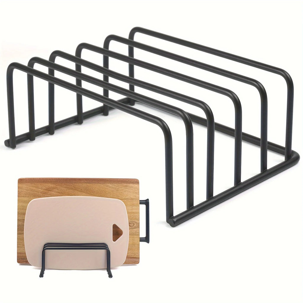Sort metalholder til skærebrætter og låg med plads til opbevaring i flere lag.