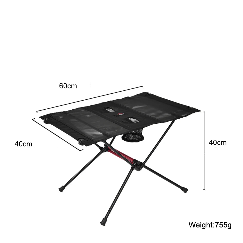 Sort sammenklappelig campingbord med målangivelser: 60x40 cm bordplade, 40 cm højde og vægt på 755g.