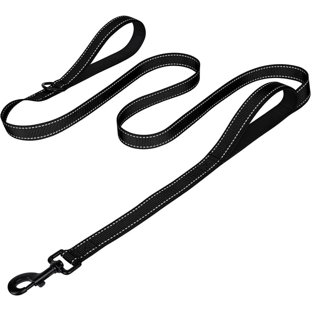 Sort hundesnor i nylon med reflekssyning, håndtag og sort metalkarabinhage.